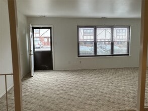 84 Bailey Ct in Middle Island, NY - Building Photo - Building Photo