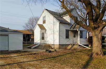 8900 W Plainfield Ave in Greenfield, WI - Building Photo