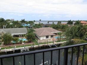 109 Paradise Harbour Blvd-Unit -515 in North Palm Beach, FL - Building Photo - Building Photo
