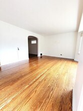 10111 S St Lawrence Ave in Chicago, IL - Building Photo - Building Photo