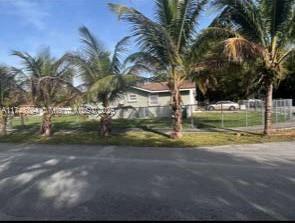 5785 SW 62nd St in Miami, FL - Building Photo