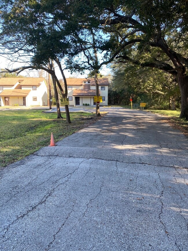 618 reppert street, Unit 6 in Bacliff, TX - Building Photo - Building Photo