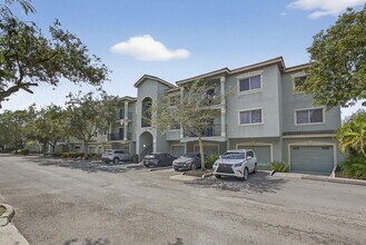 340 Crestwood Cir in Royal Palm Beach, FL - Building Photo - Building Photo