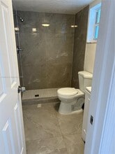 3901 NW 9th Ave in Lighthouse Point, FL - Foto de edificio - Building Photo