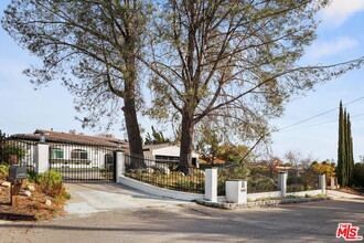 5934 Colodny Dr in Agoura Hills, CA - Building Photo - Building Photo