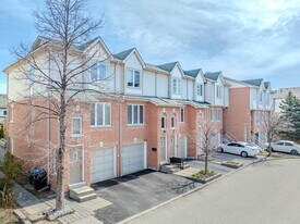 1193 Parkwest Pl in Mississauga, ON - Building Photo
