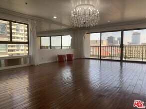 727 S Ardmore Ave-Unit -906 in Los Angeles, CA - Building Photo - Building Photo