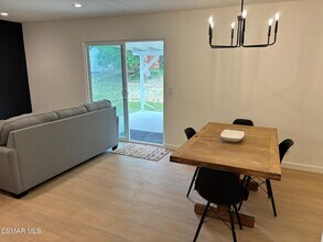 1095 Calle Jazmin in Thousand Oaks, CA - Building Photo - Building Photo