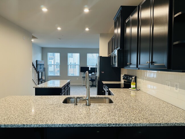 128 Woodgate Cir in Pasadena, MD - Building Photo - Building Photo