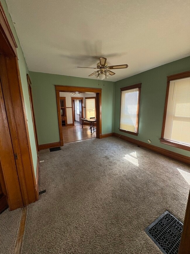 204 N Division Ave in Polo, IL - Building Photo - Building Photo