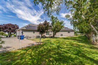 4949 Rau Ln in Richland, WA - Building Photo - Building Photo