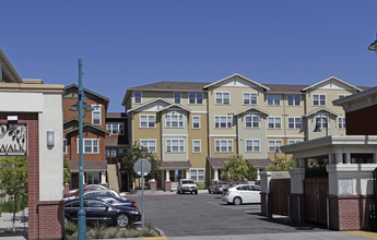 Oak Walk in Emeryville, CA - Foto de edificio - Building Photo