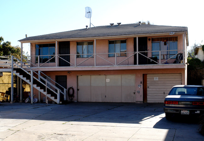 116 S Eucalyptus Ave in Inglewood, CA - Foto de edificio - Building Photo