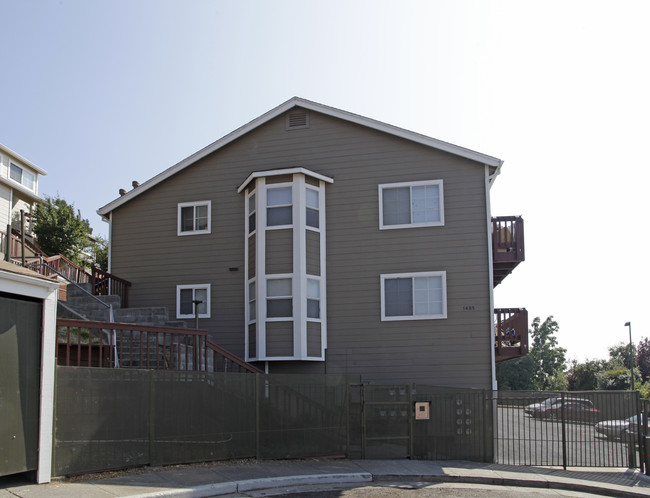 Hillside Terrace in Oakland, CA - Building Photo - Building Photo