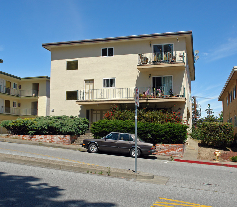 512 Richmond Dr in Millbrae, CA - Building Photo