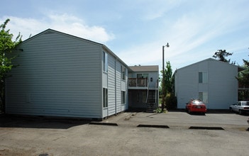 Cedar Crest in Corvallis, OR - Foto de edificio - Building Photo