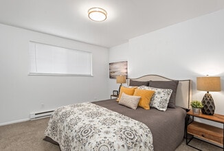 Highland Palms in Renton, WA - Building Photo - Building Photo