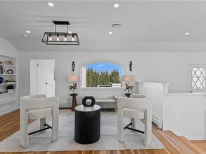 1625 E Main Rd in Portsmouth, RI - Building Photo - Building Photo