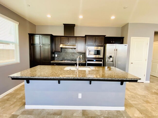 620 N Elise Ln in Fresno, CA - Foto de edificio - Building Photo
