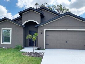 2082 S Chamberlain Blvd in North Port, FL - Building Photo