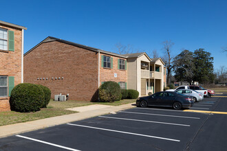 Old Town Square Apartments in Daleville, AL - Building Photo - Building Photo