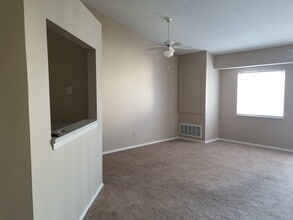 Woodrun Apartments in Cuyahoga Falls, OH - Building Photo - Building Photo