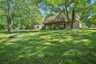 195 Chaucer Dr in Berkeley Heights, NJ - Building Photo - Building Photo