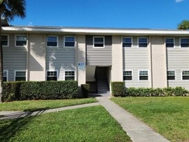 817 Sky Lake Cir in Orlando, FL - Building Photo