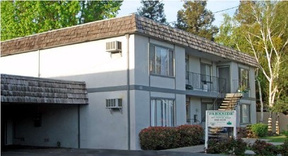 Parkside Apartments in Turlock, CA - Foto de edificio - Building Photo