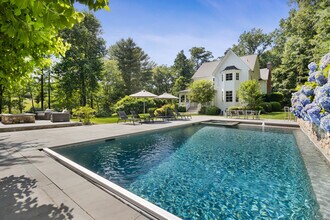 37 Beaver Brk Rd in Weston, CT - Building Photo - Building Photo