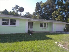 1080 N Hollywood Cir in Crystal River, FL - Building Photo