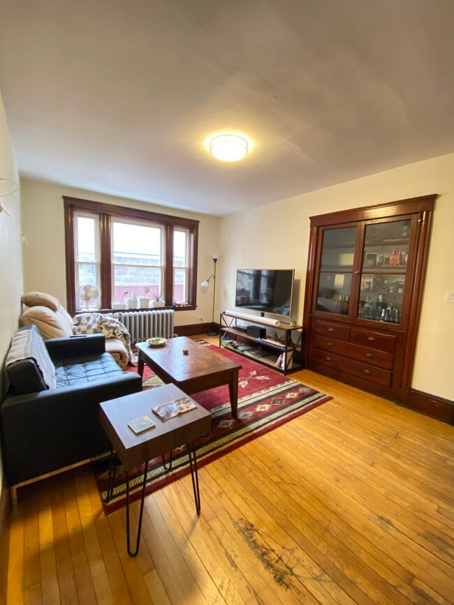 9 Fairfield St, Unit 1L