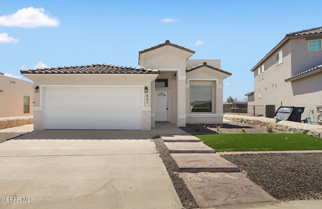 841 Paseo Drusy Pl in Horizon City, TX - Building Photo