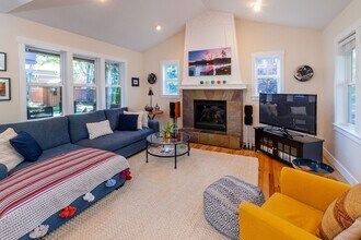 1554 NW John Fremont St in Bend, OR - Building Photo - Building Photo