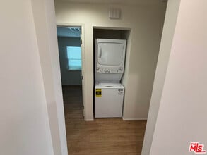 2320 Carnegie Ln in Redondo Beach, CA - Building Photo - Building Photo