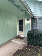 500 Shara Pl in Junction City, OR - Building Photo - Building Photo