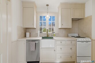 12 Flanders Rd in Stonington, CT - Building Photo - Building Photo