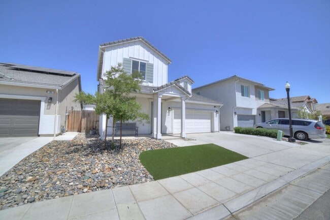 371 Traverse Dr S in Madera, CA - Building Photo - Building Photo