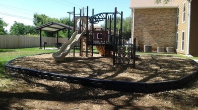 Georgetown Square Apartments in Georgetown, TX - Building Photo - Interior Photo