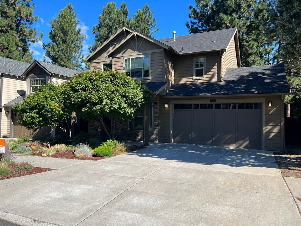 19836 Copernicus Ave in Bend, OR - Building Photo