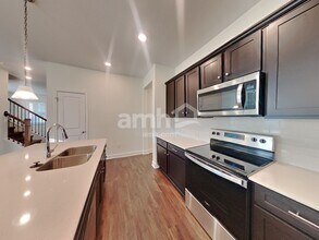 33937 Widman Way in Zephyrhills, FL - Building Photo - Building Photo
