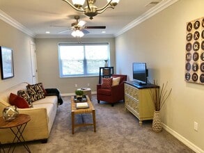 425 Newbridge Rd in East Meadow, NY - Building Photo - Building Photo