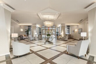 2100 St Charles Ave in New Orleans, LA - Foto de edificio - Building Photo