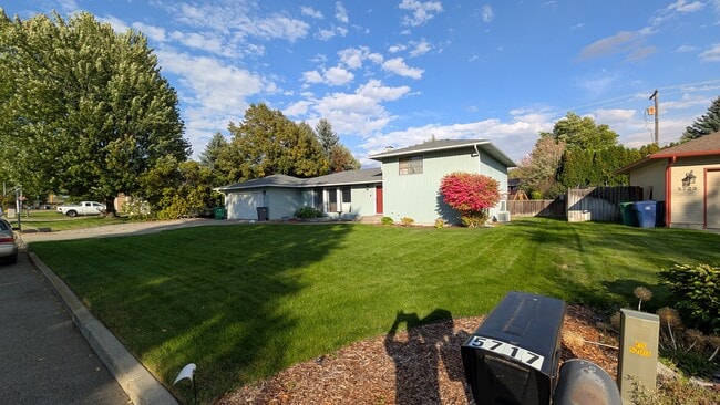 5717 S Ferrall St in Spokane, WA - Foto de edificio - Building Photo