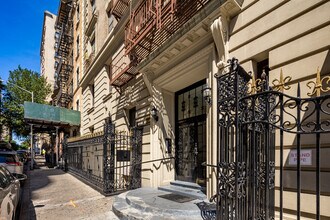 2701-2707 Broadway in New York, NY - Building Photo - Building Photo