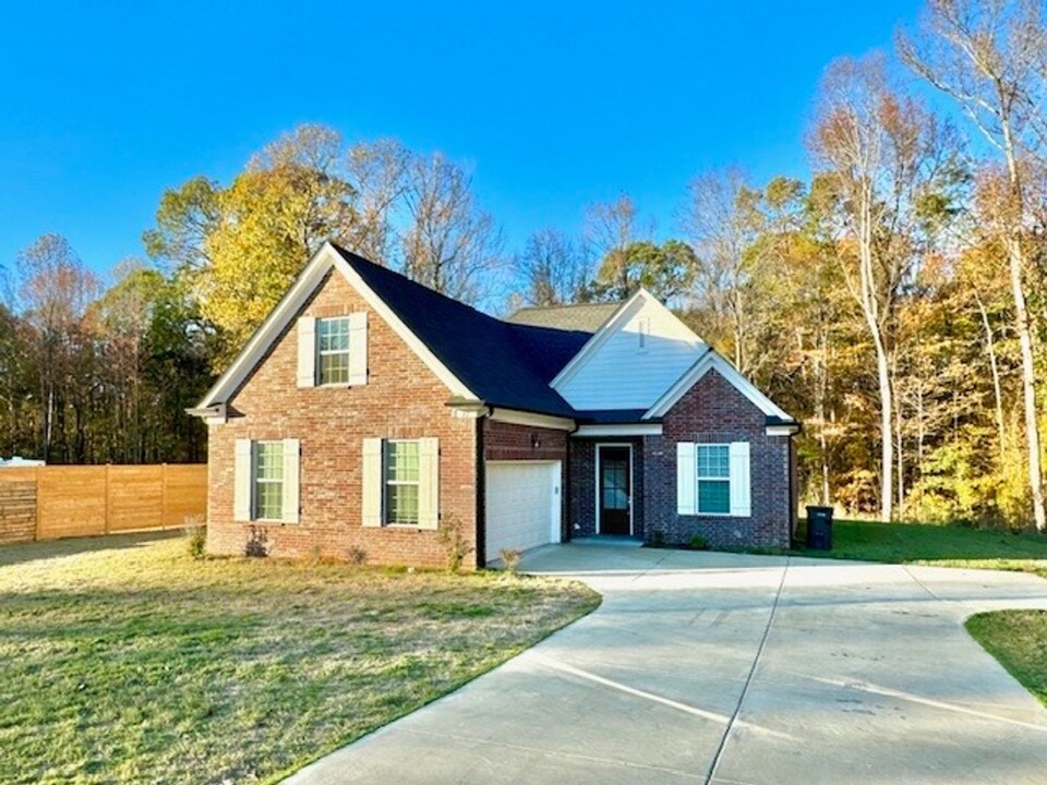 112 Crimsonwood Dr in Byhalia, MS - Building Photo