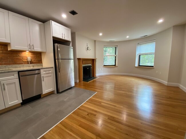 95 Gainsborough St, Unit 202 in Boston, MA - Foto de edificio - Building Photo