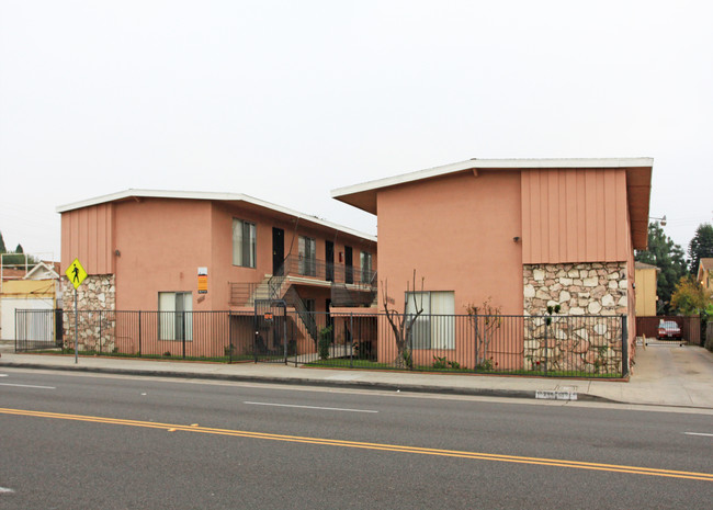 10236 California Ave in South Gate, CA - Foto de edificio - Building Photo