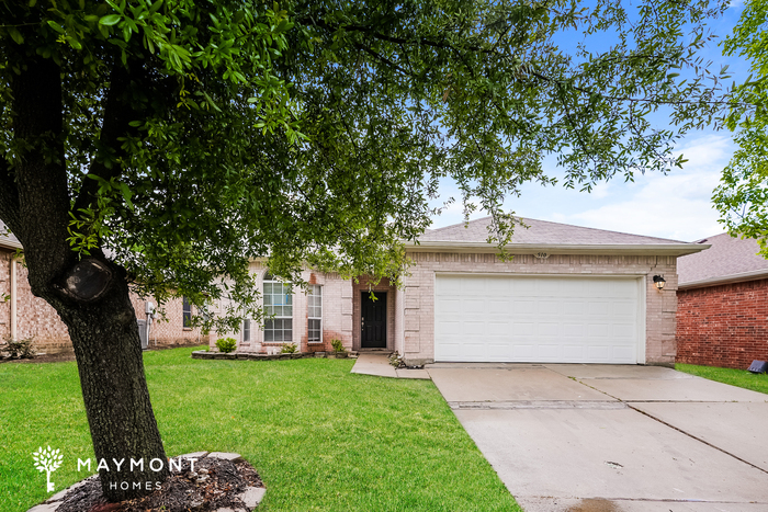 510 Blueberry Hill Ln in Mansfield, TX - Building Photo