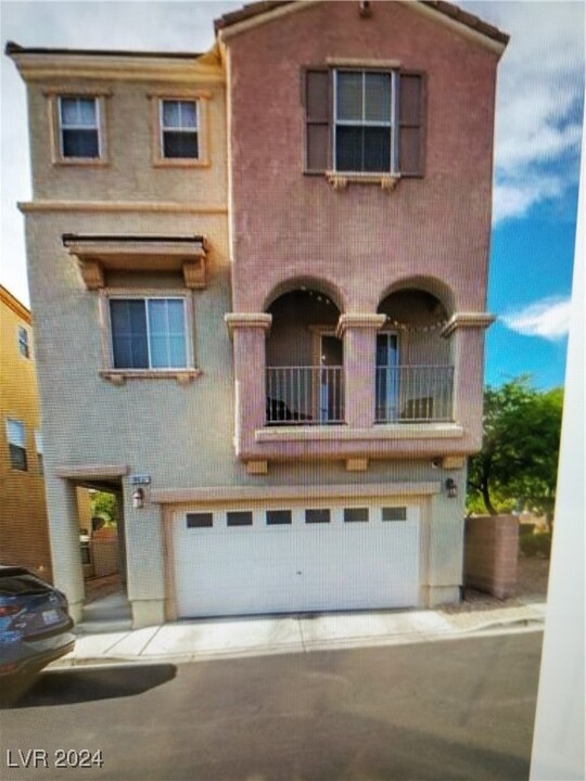 10637 Nevada Falls Ave in Las Vegas, NV - Building Photo